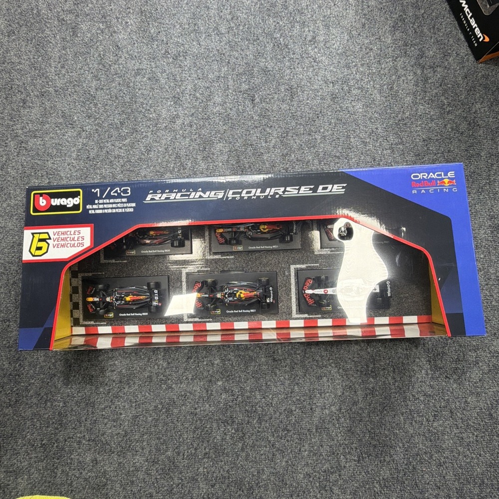 Bburago Red Bull Formula 1 Racing F1 1/43 DIE CAST With Display Stand New In Box